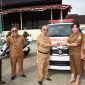 Asisten I Faustinus Saydirahman Menyerahkan Penghargaan Dan Kendaraan Puskesling Roda Dua Juga Mobil Ambulance Untuk Delapan Puskesmas Secara Simbolis.
