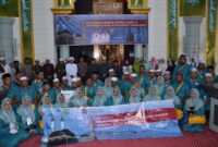 Asisten 2 Sekkab Kubar Rakhmat bersama Anggota DPRD Kubar, Forkopimda dan para jamaah umrah, seusai Pelepasan Jamaah Umrah Tahap II Pemkab Kubar 2024, di Masjid Al-Muttaqin, Islamic Center.
