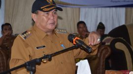 Bupati Kubar FX.Yapan Saat Menyampaikan Sambutan Kunjungan Kerja di Kecamatan Penyinggahan.