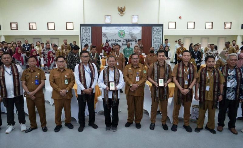 Sekretaris Kabupaten Kubar Ayonius Membuka Rapat Koordinasi Jaringan Informasi Geospasial Daerah (JIGD) Kabupaten Kota Se-Kalimantan Timur Tahun 2024.