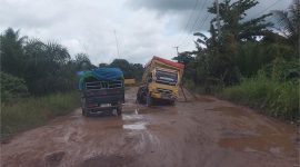 Kondisi Jalan Trans Kaltim di Wilayah Muara Gusik Bongan Yang Rusak Parah.