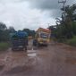Kondisi Jalan Trans Kaltim di Wilayah Muara Gusik Bongan Yang Rusak Parah.