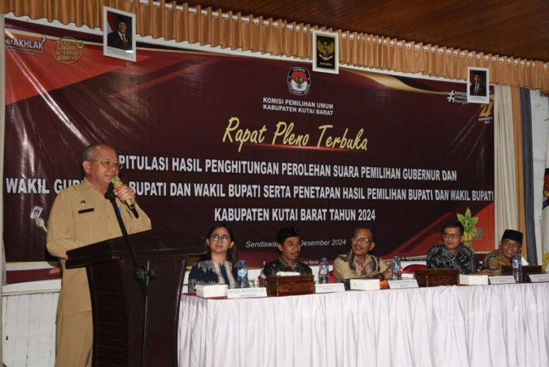 Asisten I Faustinus Syaidirahman Membuka Rapat Pleno Terbuka Rekapitulasi Perhitungan Perolehan Suara Pemilihan Gubernur Dan Wakil Gubernur, Bupati Dan Wakil Bupati Serta Penetapan Hasil Pemilihan Bupati Dan Wakil Bupati Kutai Barat Tahun 2024.