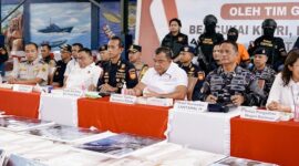 Bareskrim Polri Saat Menggelar Pers Rilis Pengungkapan Penyelundupan Benih Lobster di Perairan Bintan.