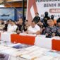 Bareskrim Polri Saat Menggelar Pers Rilis Pengungkapan Penyelundupan Benih Lobster di Perairan Bintan.