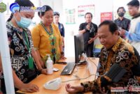 Asisten I Bidang Pemerintahan dan Kesejahteraan Rakyat (Kesra) Kabupaten Mahakam Ulu (Mahulu) drg.Agustinus Teguh Santoso, M.Adm.,Kes Resmikan Peluncuran CKG dan ILP.