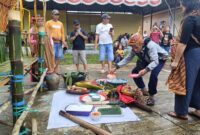 Tampak Pememang Saat memimpin berlangsungnya acara ritual adat Dayak Tunjung.