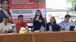 Anggota DPRD Kaltim Dapil Kubar Mahulu Yonavia, S.Sos saat Melakukan Sosperda di Kampung Belempung Ulaq.