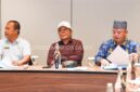 Bupati Mahulu, Bonifasius Belawan Geh Saat Menghadiri Rapat Persiapan Pelantikan Bupati-Wakil Bupati Terpilih Periode 2025-2030.