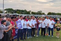 Bupati Kutai Barat Frederick Edwin didampingi Ketua DPRD Kutai Barat Ridwai Secara Resmi Menutup Perhelatan Piala Soeratin ASKAB PSSI Kutai Barat.