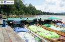 Foto : Pemkab Mahulu Mengirim 68 Ton Sembako ke Long Apari dan Long Pahangai Melalui Jalur Sungai.