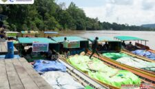Foto : Pemkab Mahulu Mengirim 68 Ton Sembako ke Long Apari dan Long Pahangai Melalui Jalur Sungai.