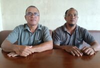 Caption : Jhon Albert dan Rusmadi Yatun Saat Menyampaikan Apresiasi Baik yang akan ditempuh PT ARI untuk melakukan jalur Restorative Justice penyelesaian dugaan penggelapan pupuk. (Foto : Dok wartakubar.id).