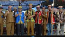 Foto : Sekretaris Daerah Kabupaten Kutai Barat (Kubar), Ayonius Saat Menghadiri Acara Syukuran Sambut Masa Tanam Padi di Kampung Muyub Aket, Kecamatan Tering.