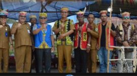 Foto : Sekretaris Daerah Kabupaten Kutai Barat (Kubar), Ayonius Saat Menghadiri Acara Syukuran Sambut Masa Tanam Padi di Kampung Muyub Aket, Kecamatan Tering.