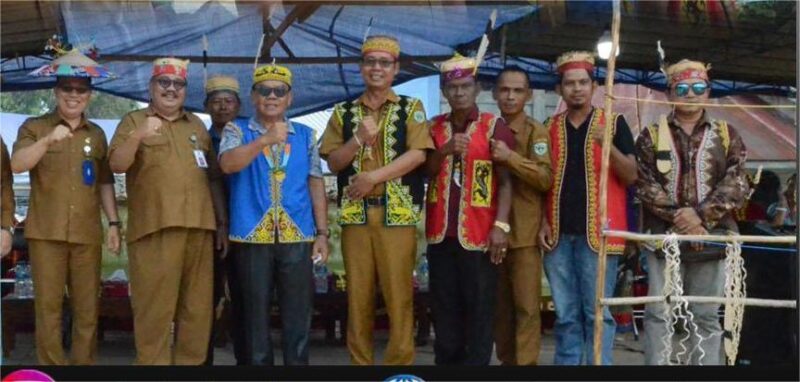 Foto : Sekretaris Daerah Kabupaten Kutai Barat (Kubar), Ayonius Saat Menghadiri Acara Syukuran Sambut Masa Tanam Padi di Kampung Muyub Aket, Kecamatan Tering.