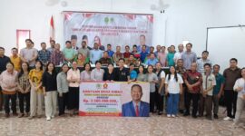 Foto Bersama Wakil Ketua I DPRD Kaltim, Ekti Imanuel, S.H,MM Saat Penyerahan Secara Simbolis Bantuan Dana Hibah Tempat Ibadah.