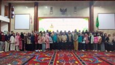 Foto Bersama Wakil Bupati Kutai Barat (Kubar) Kalimantan Timur (Kaltim) dengan Para ASN Saat Mengikuti Bimbingan Akhlak.