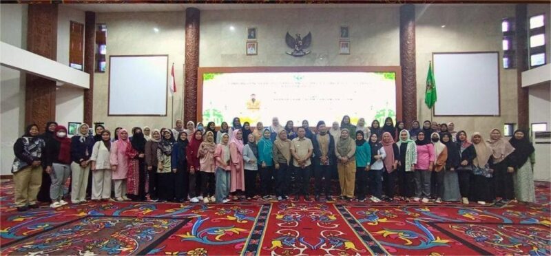 Foto Bersama Wakil Bupati Kutai Barat (Kubar) Kalimantan Timur (Kaltim) dengan Para ASN Saat Mengikuti Bimbingan Akhlak.