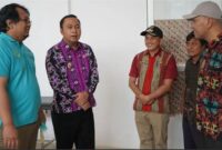 Foto : Bupati Kutai Barat, Frederick Edwin Melakukan Peninjauan Puskesmas Gunung Rampah, Kecamatan Mook Manaar Bulatn.