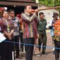 Foto : Bupati Kutai Barat Frederick Edwin Didampingi Ketua DPRD Kutai Barat Ridwai Bersama Sejumlah Forkopimda Membuka Simbolis Perlombaan Tradisional Menyumpit.