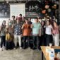Foto Bersama Saat DLH Kutai Barat Menggelar Sosialisasi Penanganan Sampah Sektor Dunia Usaha.