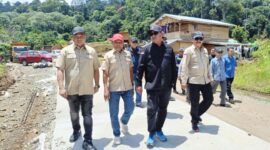 Foto : DPRD Kaltim Meninjau Langsung Proyek Infrastruktur Akses Jalan dari Kecamatan Tering (Kubar) Menuju Ujoh Bilang (Mahulu). (Dok WK).