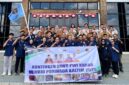 Foto Bersama Kadispora Kabupaten Kutai Barat, Gamas Laden Saat Melepas Kontingen SIWO PWI Kubar untuk Berlaga di Porwada III Tahun 2025 PWI Kaltim di Kota Bontang.