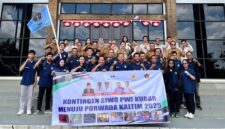 Foto Bersama Kadispora Kabupaten Kutai Barat, Gamas Laden Saat Melepas Kontingen SIWO PWI Kubar untuk Berlaga di Porwada III Tahun 2025 PWI Kaltim di Kota Bontang.
