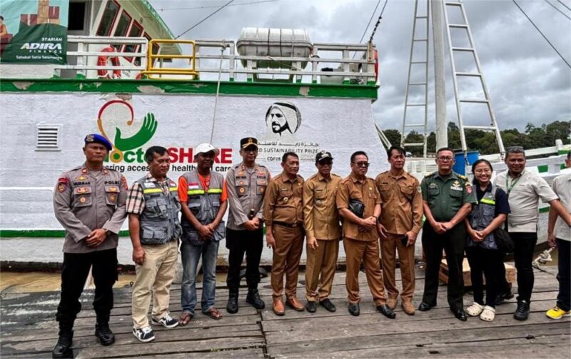 Foto : Wakil Bupati Kutai Barat, H.Nanang Adriani Bersama Unsur Forkopimda dan OPD Terkait Saat Meninjau Rumah Sakit Apung dr Lie Dharmawan.