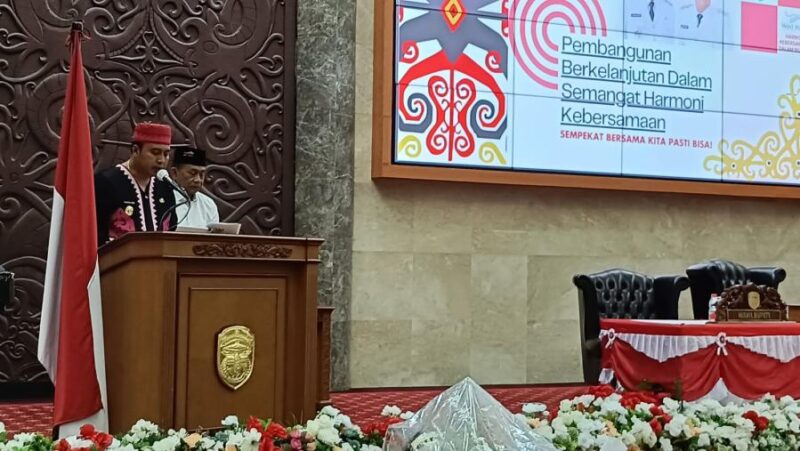 Foto : Bupati Kutai Barat, Frederick Edwin Saat Menyampaikan Pidato Arah Pembangunan 2026-2028.