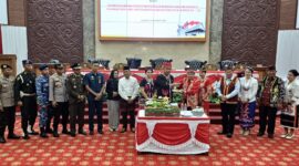Foto Bupati Kutai Barat, Frederick Edwin Saat Menghadiri Rapat Paripurna Istimewa Mendengarkan Pidato Bupati Dalam Rangkaian Peringatan HUT ke-26 Kutai Barat.