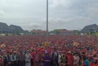 Foto : Puluhan Ribu Peserta Pada Puncak Dahau 2025 Dalam Rangka Peringatan HUT ke-26 Kabupaten Kutai Barat Pecahkan Rekor Muri.