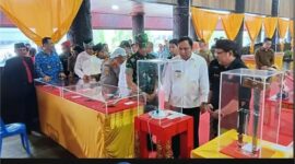 Foto : Bupati Kutai Barat, Frederick Edwin Saat Membuka Secara Resmi Pameran Pusaka Tosan Aji Dalam Rangkaian Festival Dahau 2025.