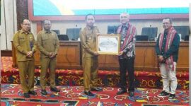 Foto : Bupati Kutai Barat, Frederick Edwin Saat Menghadiri Kegiatan Bimtek Digitalisasi Aplikasi APTKP.