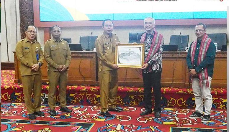 Foto : Bupati Kutai Barat, Frederick Edwin Saat Menghadiri Kegiatan Bimtek Digitalisasi Aplikasi APTKP.