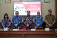 Foto : Bupati Kutai Barat, Frederick Edwin Saat Menghadiri Konferensi Pers Terkait Pembangunan di Kecamatan Bongan.