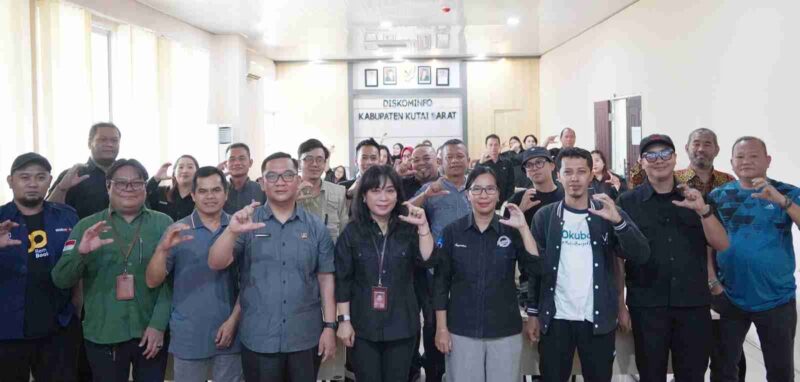 Foto Bersama Diskominfo Kutai Barat Saat Menggelar Audiensi dengan Para Awak Media Online.