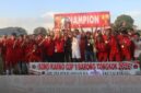 Foto : Bupati Kutai Barat Frederick Edwin Saat Menghadiri dan Menutup Secara Resmi Turnamen Bung Karno I di Lapangan Sepak Bola Rarakuta Barong Tongkok.