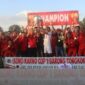 Foto : Bupati Kutai Barat Frederick Edwin Saat Menghadiri dan Menutup Secara Resmi Turnamen Bung Karno I di Lapangan Sepak Bola Rarakuta Barong Tongkok.