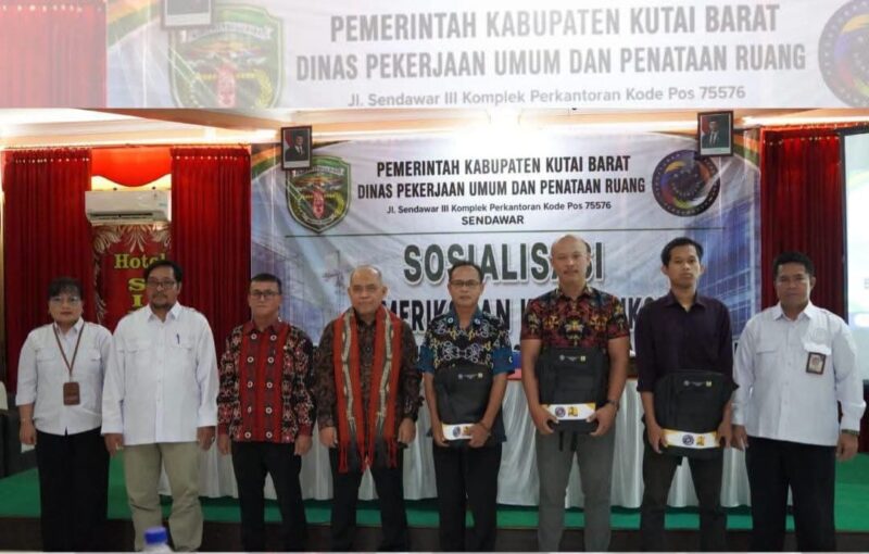 Dinas PUPR Kabupaten Kutai Barat Menggelar Sosialisasi Konstruksi Bangunan Gedung Laik Fungsi.