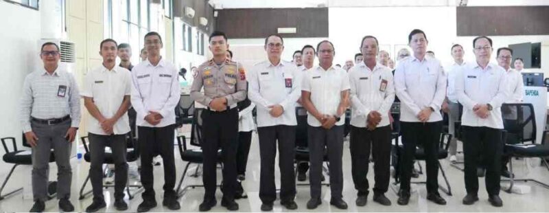 Foto : Pj.Sekda Kutai Barat Kamius Junaidi Saat Menghadiri dan Membuka Rapat Penyelenggaraan Mal Pelayanan Publik (MPP).