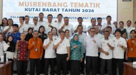 Sesi Foto Bersama Wakil Bupati Kutai Barat, H.Nanang Adriani Saat Menghadiri Musrenbang Tematik Penyusunan RKPD 2027.