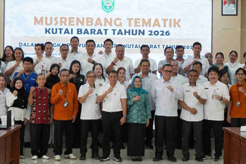 Sesi Foto Bersama Wakil Bupati Kutai Barat, H.Nanang Adriani Saat Menghadiri Musrenbang Tematik Penyusunan RKPD 2027.