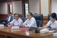 Foto : Pj.Sekretaris Daerah Kutai Barat, Kamius Djunaidi Saat Memimpin Rapat Evaluasi Penerapan BLUD 19 Puskesmas.