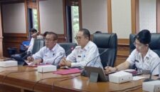 Foto : Pj.Sekretaris Daerah Kutai Barat, Kamius Djunaidi Saat Memimpin Rapat Evaluasi Penerapan BLUD 19 Puskesmas.
