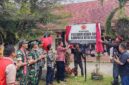 Foto Bupati Kutai Barat Frederick Edwin Didampingi Ketua PDA Kutai Barat Yurang Bersama Unsur Forkopimda Saat Mersmikan Kantor Presidium Dewan Adat (PDA) Kutai Barat.