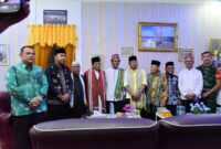 Foto Bersama Menag RI Nasaruddin Umar, Gubernur Kaltim Rudy Mas'ud dan Bupati Kutai Barat Frederick Edwin Saat Kegiatan Wawasan Kebangsaan Dalam Rangka Hut PP Assalam Arya Kemuning Kutai Barat.
