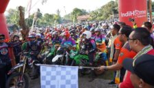 Bupati Kutai Barat, Frederick Edwin Saat Membuka Perhelatan Festival Luuq Melapeh yang juga dirangkai dengan Kejuaraan Motor Cross.