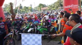 Bupati Kutai Barat, Frederick Edwin Saat Membuka Perhelatan Festival Luuq Melapeh yang juga dirangkai dengan Kejuaraan Motor Cross.